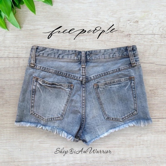 Free People high waisted frayed raw hem shorts *shop@iamwarrior - Picture 3 of 9